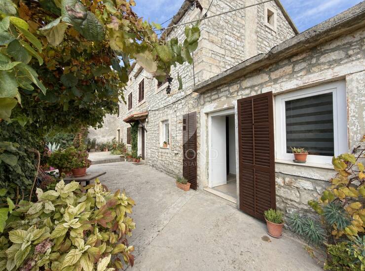 Istra, Barban, autohtona istarska kuća sa okućnicom — fotografija 3
