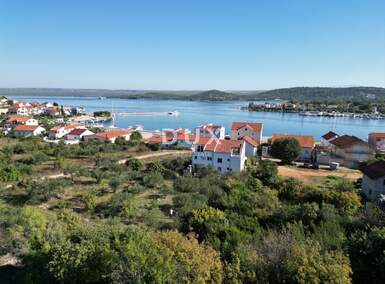 Zemljiste Bilice, Šibenik 913m² - 155.210 € | SveHrNekretnine