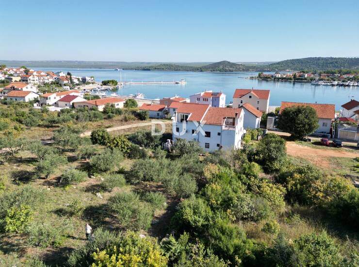 Bilice, Stubalj, građevinsko zemljište, 913 m², 120m od mora — fotografija 2