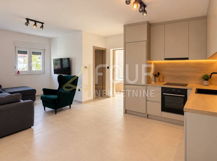 Rijeka, Škurinje, 1s+db, balkon, pogled na more