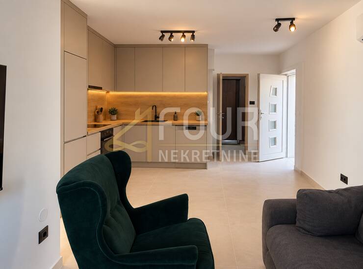 Rijeka, Škurinje, 1s+db, balkon, pogled na more — fotografija 3