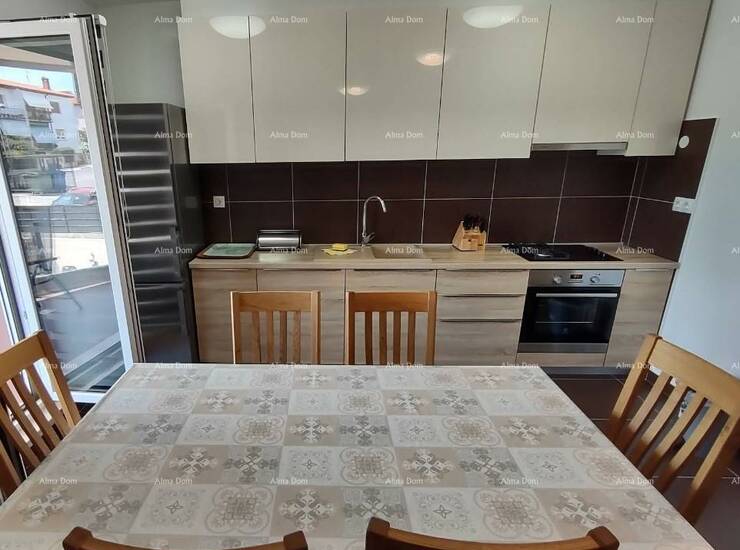 U traženoj gradskoj četvrti Veruda, svega 1. km od mora i šetnica, proda...