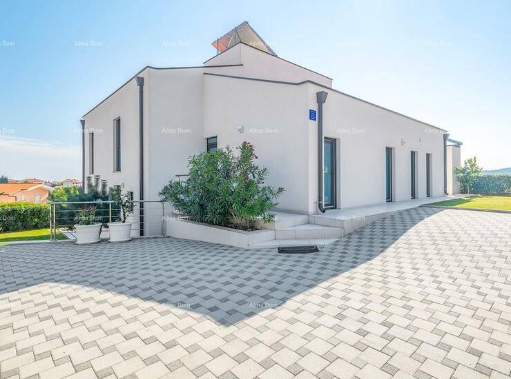 Luksuzna vila u Medulinu sa pogledom na more i bazenom! Kuća ima 4 spavać... — fotografija 3