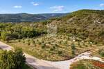 Buje, Kaštel, savršeno zemljište 553 m2 blizu granice! — fotografija 3