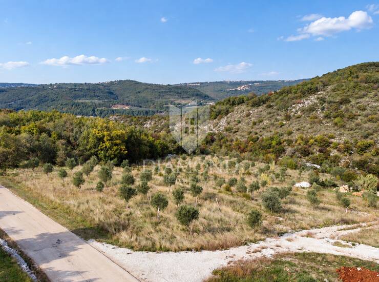 Buje, Kaštel, savršeno zemljište 553 m2 blizu granice! — fotografija 5