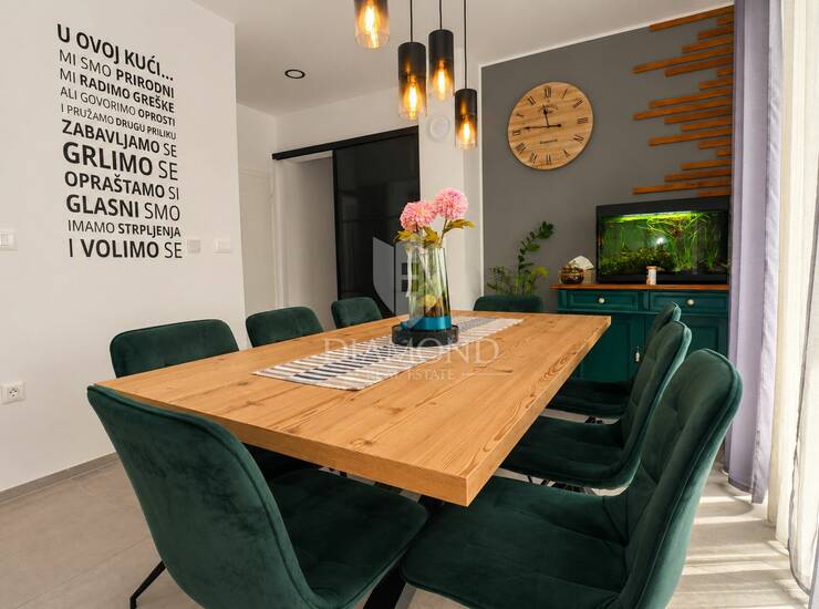 Pula, moderan stan s tri spavače sobe — fotografija 3