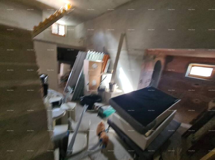 Prodaje se kuća u Fažani koja se sastoji od dva stana, idealna za stanova... — fotografija 9