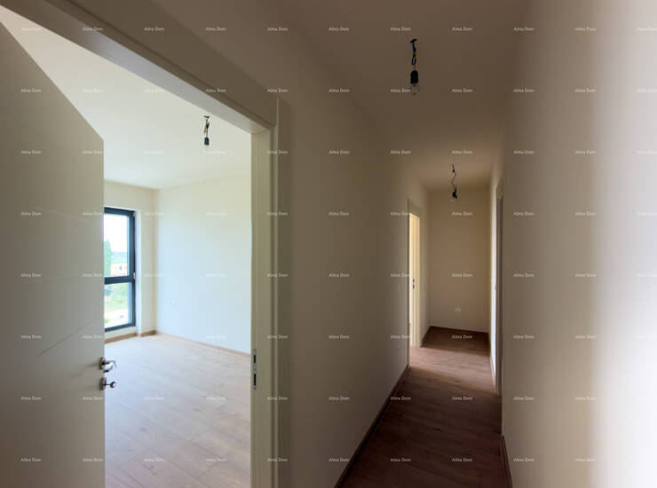 Prodajemo luksuzni stan u novoj modernoj zgradi sa bazenom i pogledom na mo... — fotografija 7
