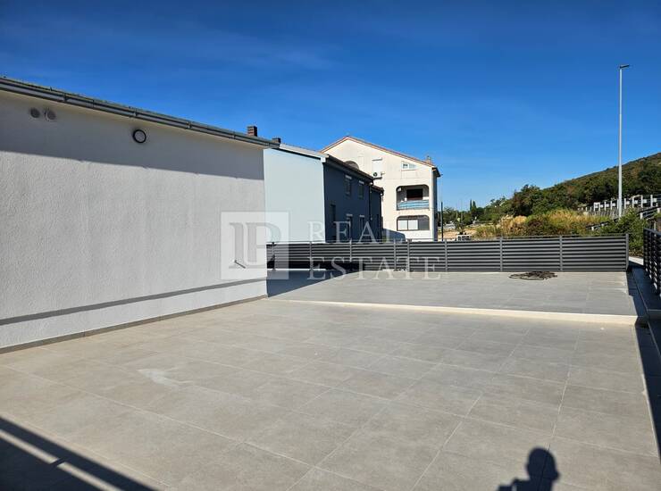 CRIKVENICA - stan s prostranom terasom i balkonom — fotografija 3