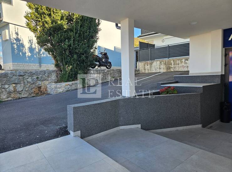 CRIKVENICA - stan s prostranom terasom i balkonom — fotografija 6