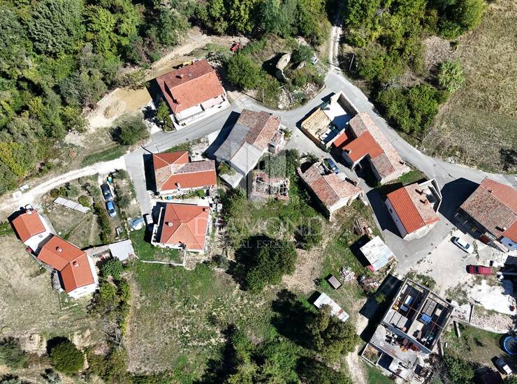 Cerovlje, okolica, ruševna starina s idejnim projektom kuće s bazenom — fotografija 2