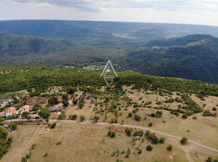Istra, Oprtalj, Građevinsko zemljište s panoramskim pogledom — fotografija 5