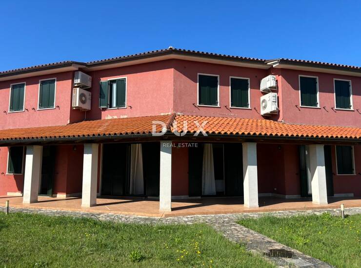 Istra, Volme, vila, 280 m², 3 stana, garaže 