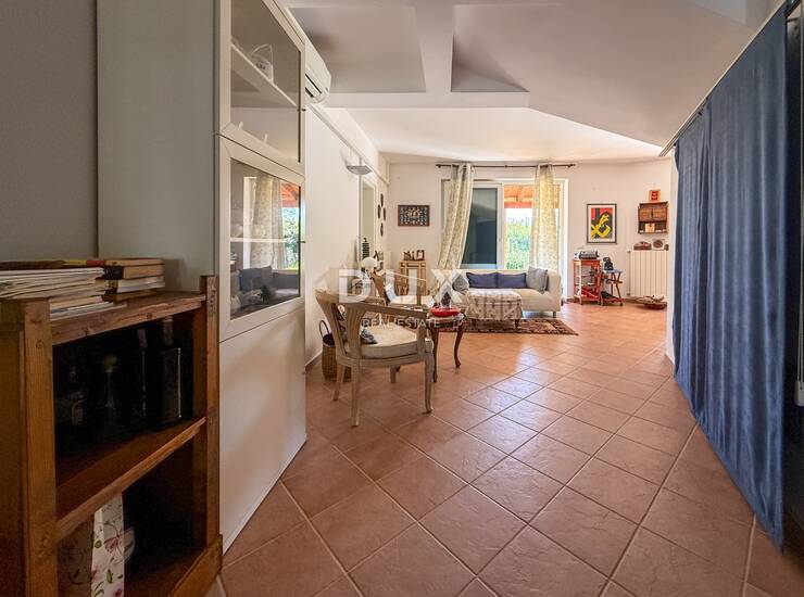 Istra, Volme, vila, 280 m², 3 stana, garaže  — fotografija 5