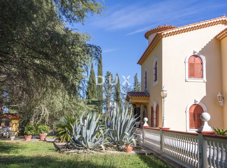 Šibenik, Bilice, Villa, 400 m², imanje 17.000 m², bazen