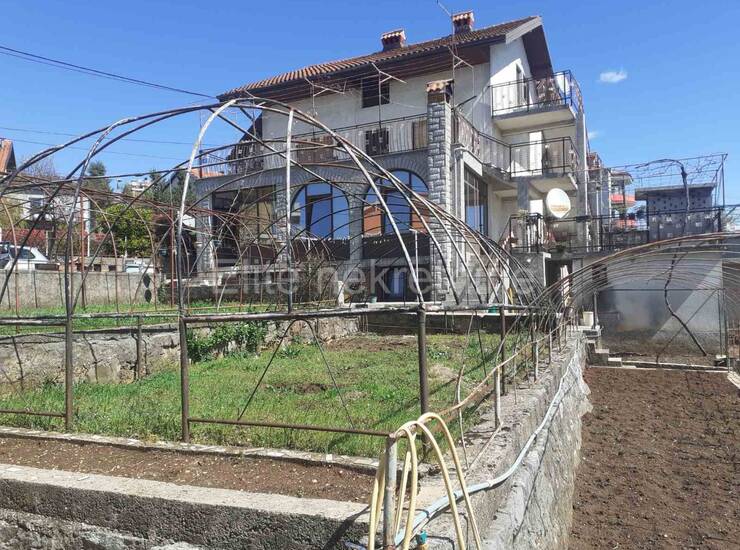 Rijeka Zapad, samostojeća kuća za renovaciju na parceli od 1800 m2, pogle — fotografija 2