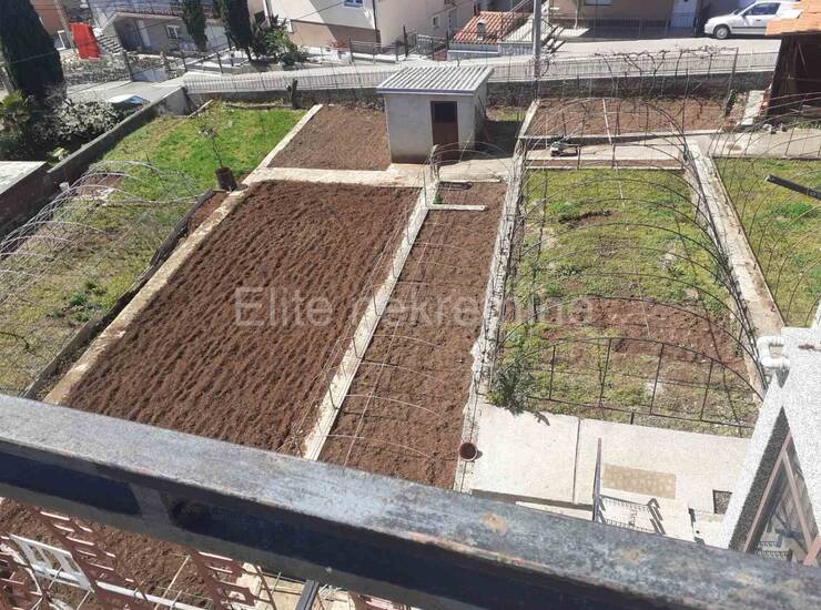 Rijeka Zapad, samostojeća kuća za renovaciju na parceli od 1800 m2, pogle — fotografija 5