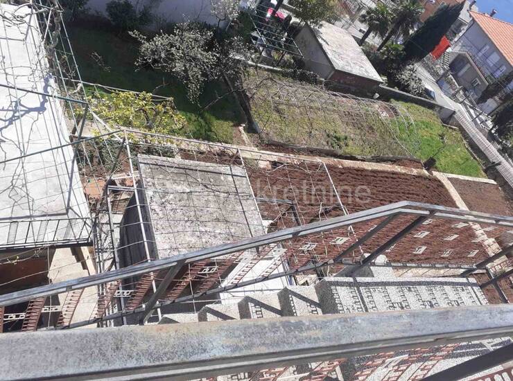 Rijeka Zapad, samostojeća kuća za renovaciju na parceli od 1800 m2, pogle — fotografija 8