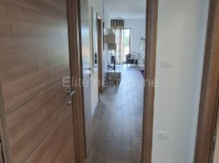BANJOLE, stan na 1. katu, terase, 82m2, parking, 300 m od mora