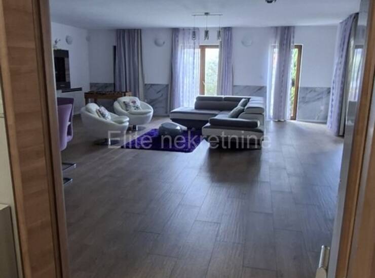 Banjole, Volme, stan u prizemlju, 240m2, bazen, garaža