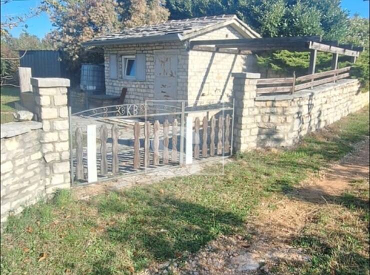 ZEMLJIŠTE 1.631 m² S KAMENOM KUĆOM I MASLINIKOM — fotografija 6