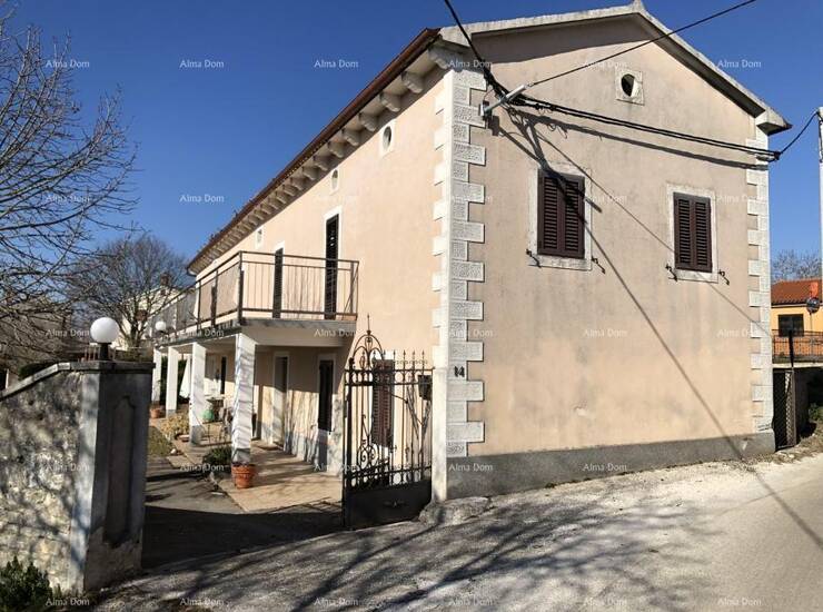 Prodajemo imanje u centru sela Štokovci blizu Savičente.

Na prodaju je g...
