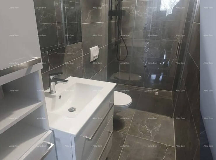 Na prodaju je stan površine 66 m², smješten u  pulskom naselju Stoja. 
S... — fotografija 4
