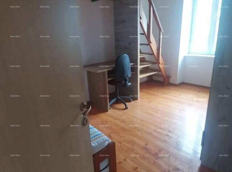 Na prodaju je stan površine 66 m², smješten u  pulskom naselju Stoja. 
S... — fotografija 6
