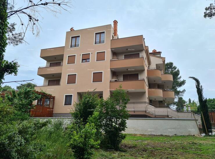 Prodajemo troetažni stan s krovnom terasom na vrhunskoj lokaciji samo 100 ... — fotografija 2