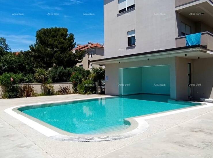 U ponudi imamo novi, potpuno opremljen i stilski namješten apartman smješ...