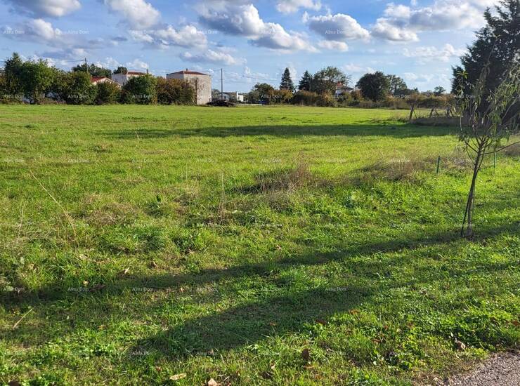 U ekskluzivnoj prodaji imamo atraktivan građevinski teren od ukupno 940 m2... — fotografija 4