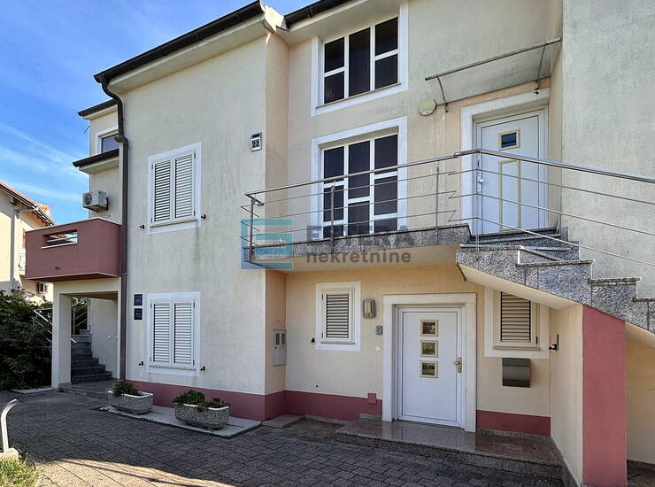 Kuća s 10 apartmana PRODAJA Sveti Filip i Jakov, okućnica 1.569 m², garaža — fotografija 2