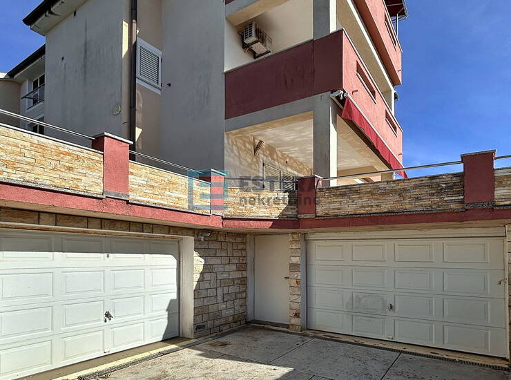 Kuća s 10 apartmana PRODAJA Sveti Filip i Jakov, okućnica 1.569 m², garaža — fotografija 4