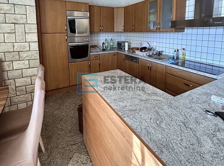 Kuća s 10 apartmana PRODAJA Sveti Filip i Jakov, okućnica 1.569 m², garaža — fotografija 6