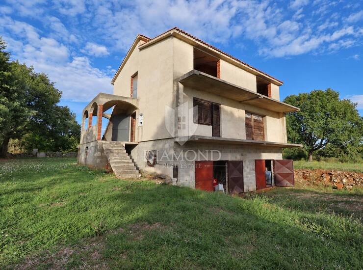 Šišan, Kuća s 4.824 m² zemljišta