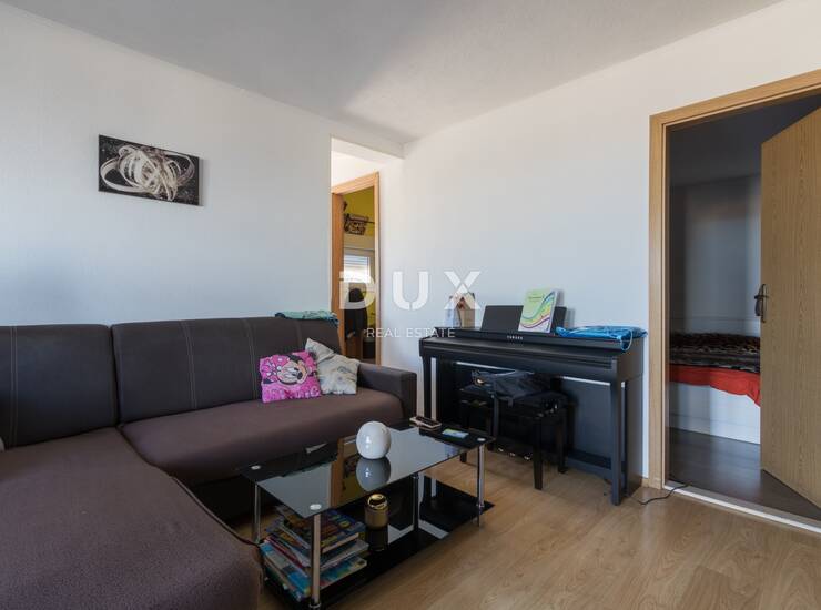 Šibenik, Baldekin, trosobni stan, 51,60 m²