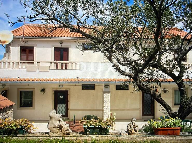 Supetar, Brač, kuća 180 m od mora, 199 m²