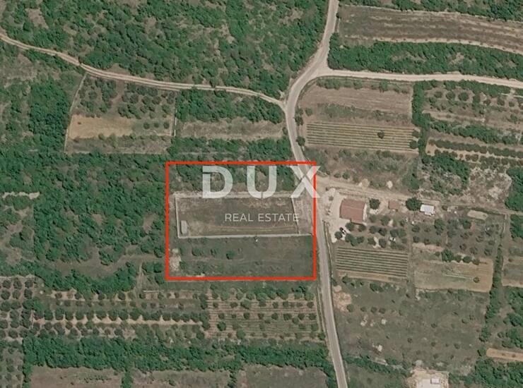 Pridraga, zemljište 1.711 m², 1,6 km od mora