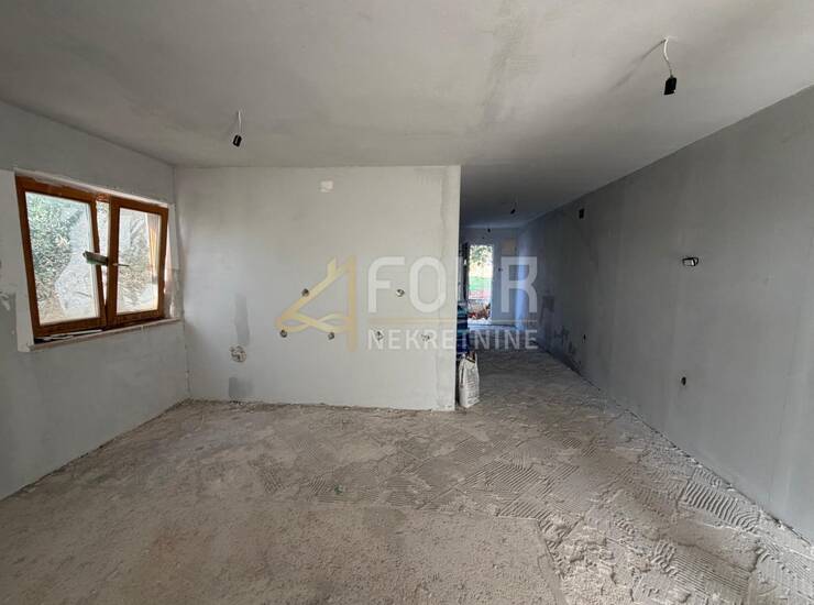 Istra, Pula, Monteserpo - Komunal, 1skl, terasa - roh bau
