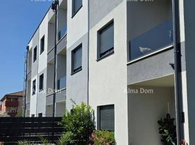 Prodaje se stan u Puli, površine cca 52 m², smješten u prizemlju  stambe... — fotografija 2