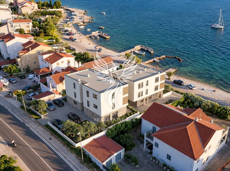 BRODARICA, ŠIBENIK, DRUGI RED DO MORA, PREDIVAN 2S+ DB STAN — fotografija 2
