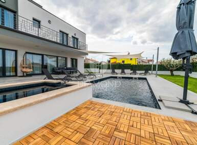 Kuca, Poreč, prodaja, 800000 €, 204 m2