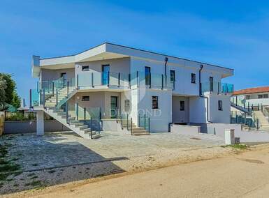 Trosoban stan, Umag, prodaja, 290000 €, 67 m2