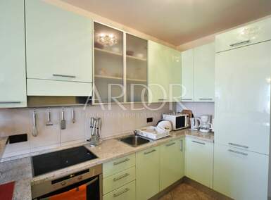 Cetvorosoban stan, Rijeka, Hosti, najam, 1300 €, 90 m2