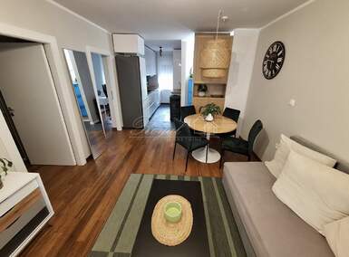 Trosoban stan, Rijeka, Donja Vežica, najam, 900 €, 52 m2