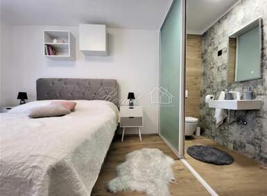 Trosoban stan, Rijeka, Donja Vežica, najam, 900 €, 53 m2