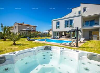 Kuca, Poreč, prodaja, 680000 €, 360 m2