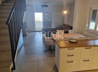 Trosoban stan, Kostrena, Doričići, najam, 1400 €, 75 m2