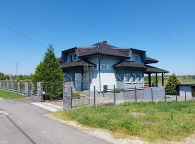 Kuca, Vrbovec, Celine, prodaja, 330000 €, 313 m2