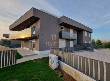 Dvoiposoban stan, Poreč, prodaja, 345000 €, 69 m2